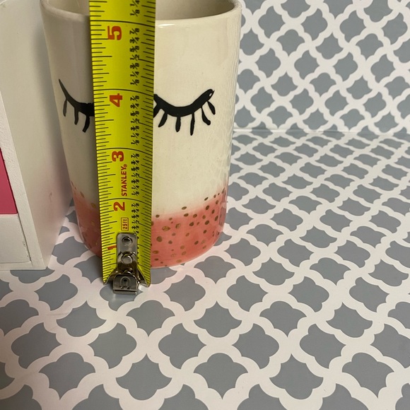 Desk accessories - Picture 8 of 8